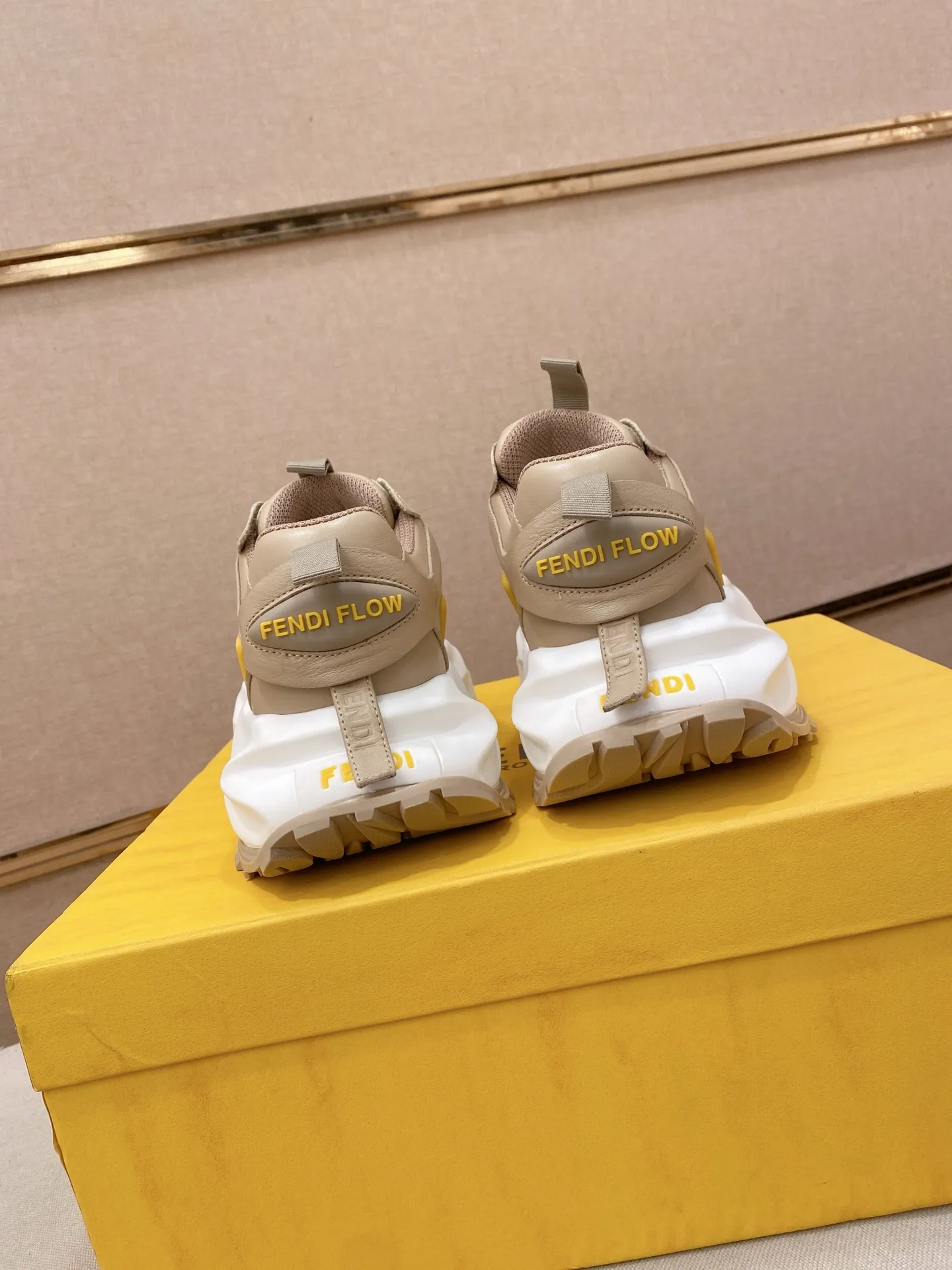 Factory price 580💰 FENDI new model (Fendi) official website 1:1 copy 👊🏻Upper 🇮🇹Imported cowhide🇩🇪Inside imported breathable mesh lining. The original outsole is molded to reflect the identity of every man, and the upper foot is elegant and stable🚶🏻🚶🏻The high-end custom counter original replica📯The shoe last remains unchanged regardless of wind and rain, and can withstand the verification of time🔍️,🔵 Size: 39-45. Can be customized 38-46 non-refundable and non-exchangeable!